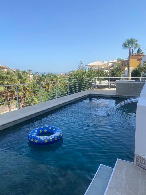 Appartement Magnifique A Avec Vue Sur Et Piscine, Jacuzzi, Chauffes, Chauffe Payant