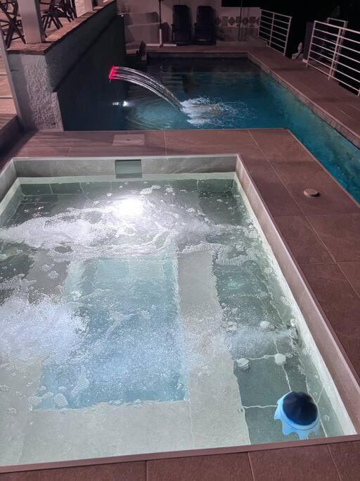 Magnifique A Avec Vue Sur Et Piscine, Jacuzzi, Chauffes, Chauffe Payant Appartement Benalmádena