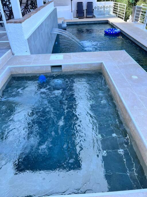Appartement Magnifique A Avec Vue Sur Et Piscine, Jacuzzi, Chauffes, Chauffe Payant Benalmádena