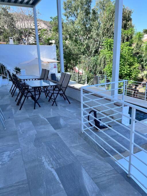 Appartement Magnifique A Avec Vue Sur Et Piscine, Jacuzzi, Chauffes, Chauffe Payant