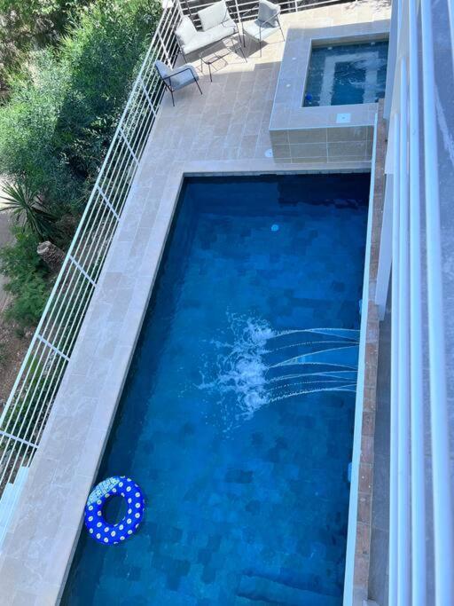 Appartement Magnifique A Avec Vue Sur Et Piscine, Jacuzzi, Chauffes, Chauffe Payant *
