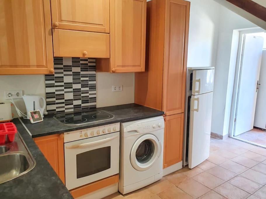 Magnifique A Avec Vue Sur Et Piscine, Jacuzzi, Chauffes, Chauffe Payant Appartement