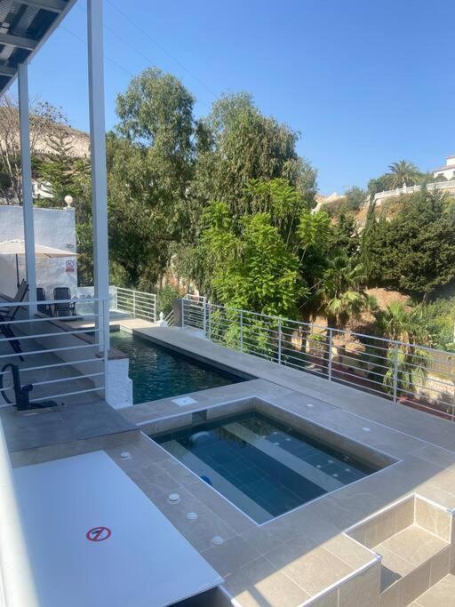 Magnifique A Avec Vue Sur Et Piscine, Jacuzzi, Chauffes, Chauffe Payant