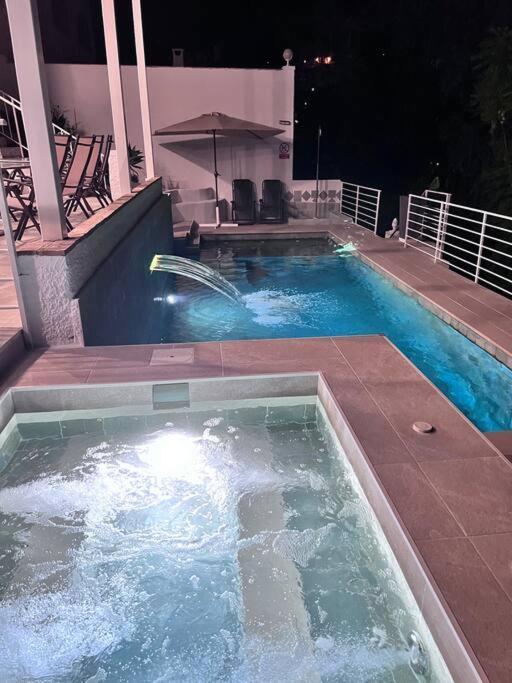Magnifique A Avec Vue Sur Et Piscine, Jacuzzi, Chauffes, Chauffe Payant Benalmádena