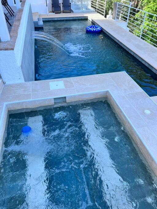 Appartement Magnifique A Avec Vue Sur Et Piscine, Jacuzzi, Chauffes, Chauffe Payant