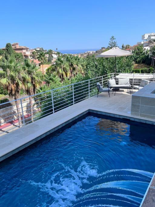 Appartement Magnifique A Avec Vue Sur Et Piscine, Jacuzzi, Chauffes, Chauffe Payant *